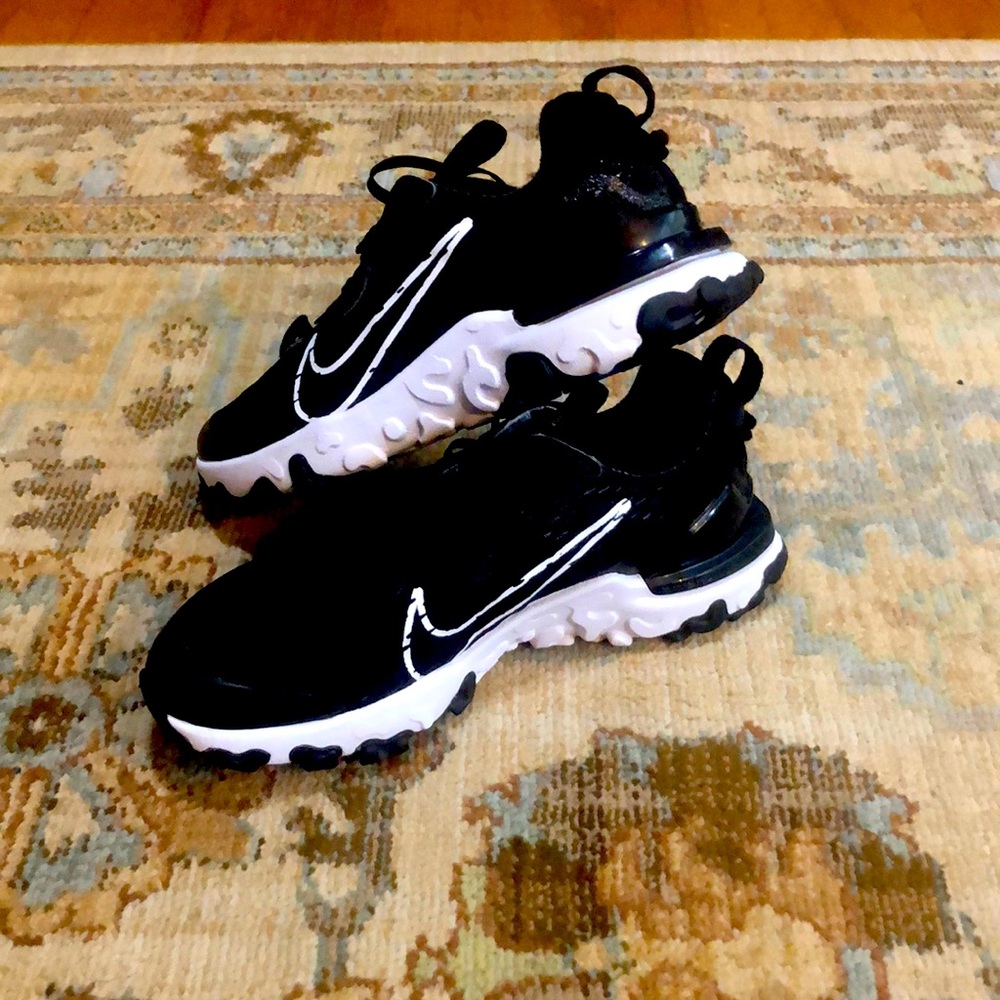 NIKE D/MS/X shoe size 5Y